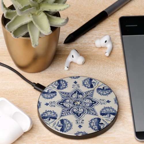  Vintage Blue White Geometric Flower Pattern Wireless Charger