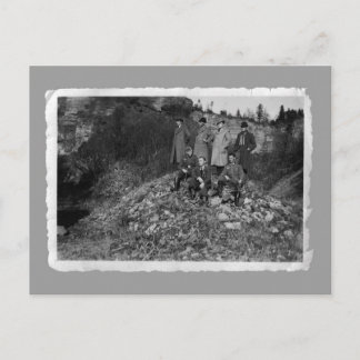 Vintage cards - WW2 men on hill