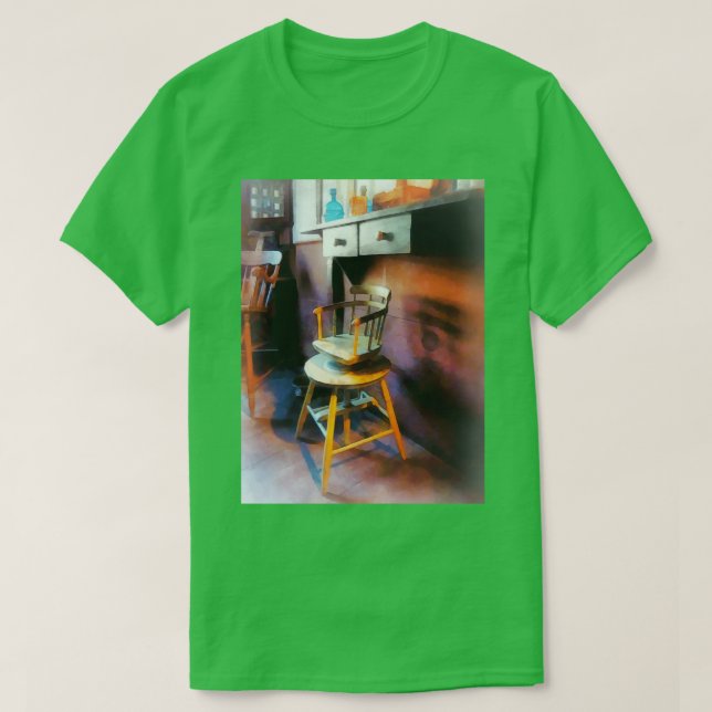 Vintage Childx27s Barber Chair T-Shirt (Design Front)
