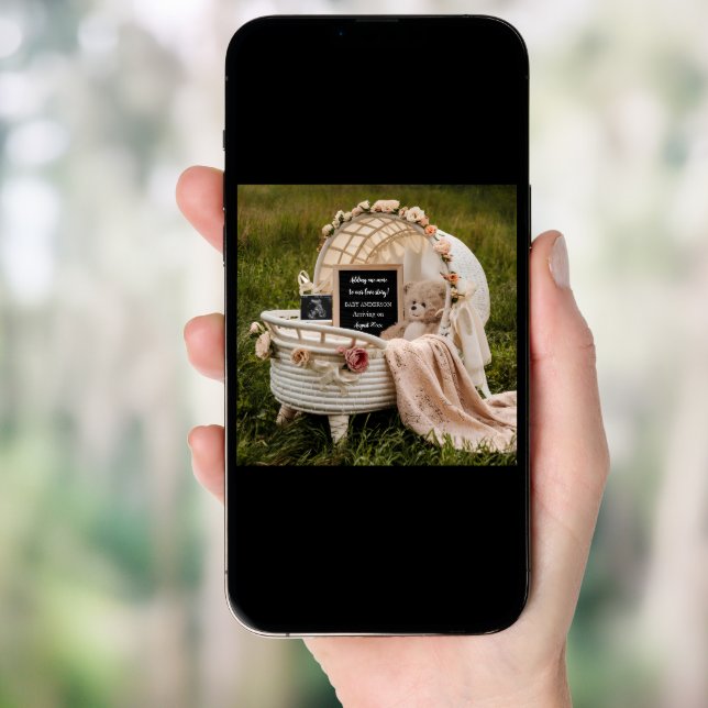 Vintage cinematic pregnancy announcement (Front Digital)