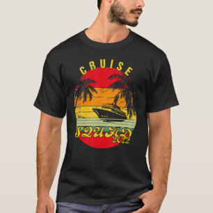 Vintage Cruise Squad 2022 For Family Or Friend Who T-Shirt