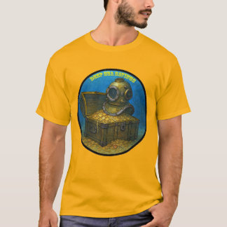 Vintage Diving Helmet on a Treasure Chest URM T-Shirt