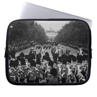 Vintage England Guards returning along the Mall Mo Laptop Sleeve