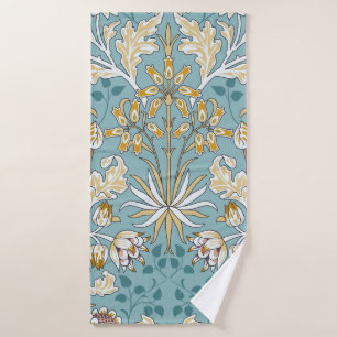 Vintage flowers and foliage seamless pattern on li bath towel