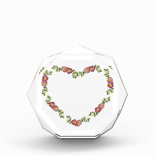 Vintage Heart-Shaped Wreath of Flowers for Mom Acrylic Award