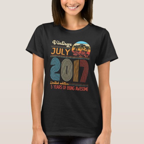 Vintage July 2017 5 Years Old 5th Birthday Decorat T_Shirt