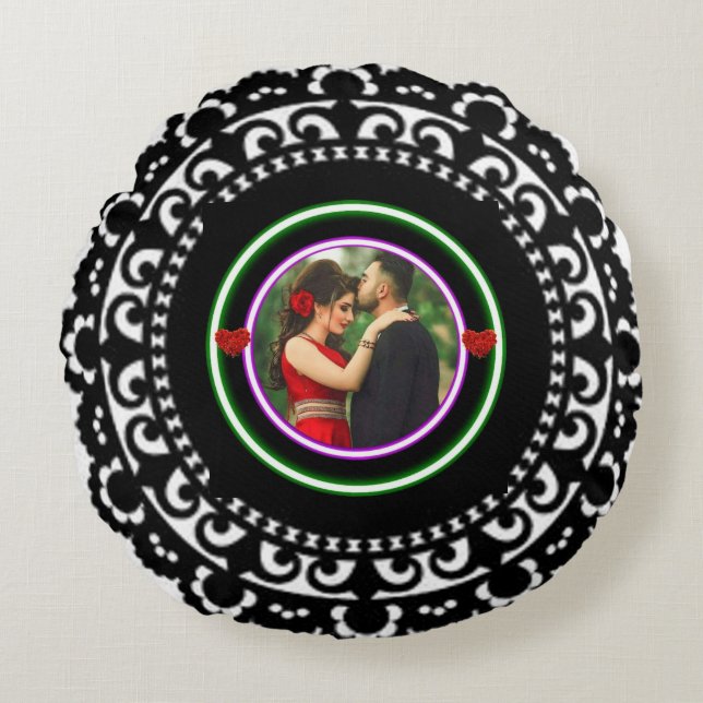 Vintage Lace Dreams: A Doily-Shaped Round Pillow  (Front)