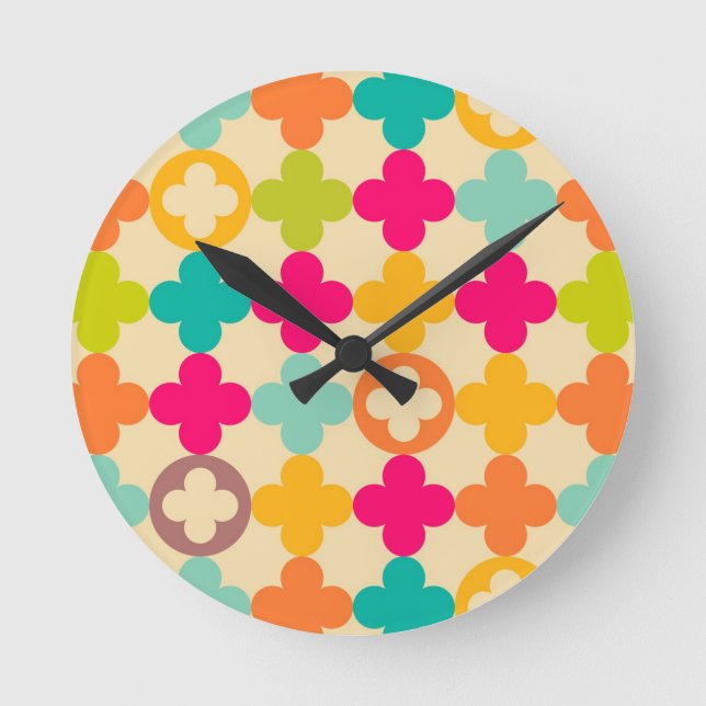 Vintage medieval rosette pattern round clock (Front)