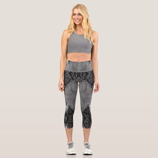 Vintage Monaco Prince's palace Hercule Gallery Capri Leggings (Front)