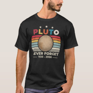 Vintage Never Forget Pluto Funny Retro Astronomy T-Shirt