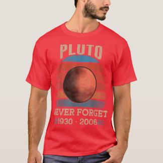Vintage Never Forget Pluto Nerdy Astronomy Space S T-Shirt