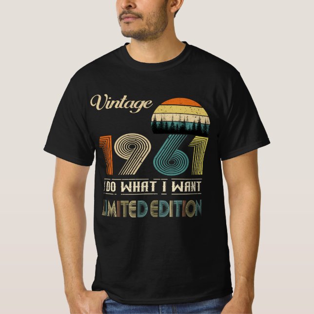 Vintage November 1961 T-Shirt Retro Style Birthday (Front)