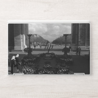 Vintage Paris Triumphal arch Unknown soldier HP Laptop Skin
