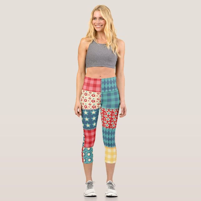 Vintage quilt: patchwork background pattern. capri leggings (Front)