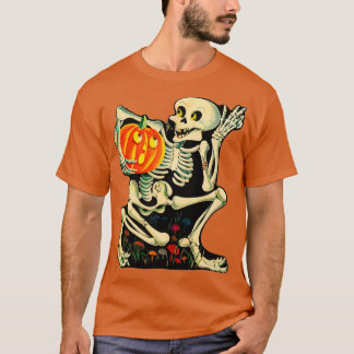 Vintage Skeleton O Lantern decoration T-Shirt