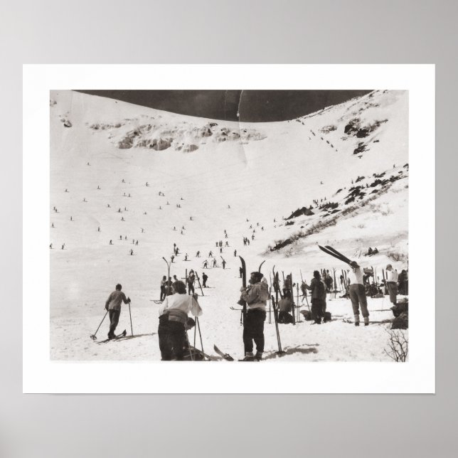 Vintage ski  image, Skiers on the piste Poster (Front)