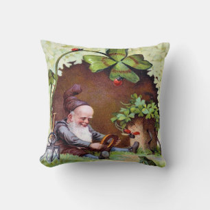 Vintage St Patrick's Day Throw Pillow