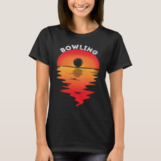 Vintage Sunset Bowling Bowler Bowling Pin Bowling T-Shirt