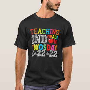 Vintage Teaching 2Nd Grade On Twosday 2-22-22 Febr T-Shirt