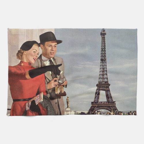 Vintage Tourists Traveling in Paris Eiffel Tower Towel