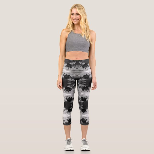 Vintage USA Alaska Eskimo hunters Capri Leggings (Front)