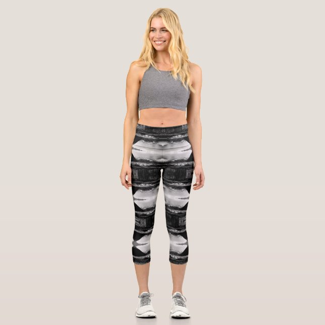 Vintage USA Alaska Matanuska glacier Capri Leggings (Front)