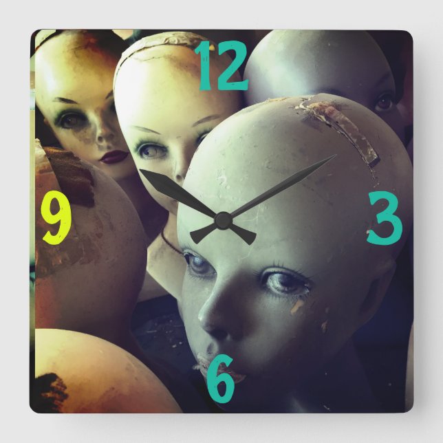 VINTAGE WOMEN MANNEQUIN BEAUTY HEADS SQUARE WALL CLOCK (Front)