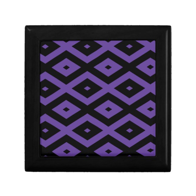 Violet and black diamond pattern gift box (Front)