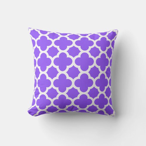 Violet and White Quatrefoil Pattern Decorator Pill Throw Pillow