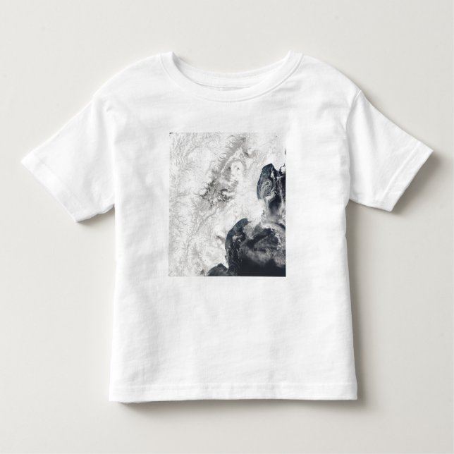 Volcanoes in central Kamchatka Peninsula Toddler T-shirt (Front)