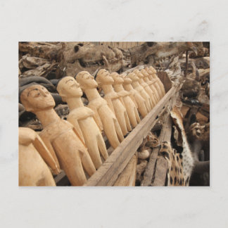 Voodoo Puppen am Fetisch Markt, Westafrika Postcard