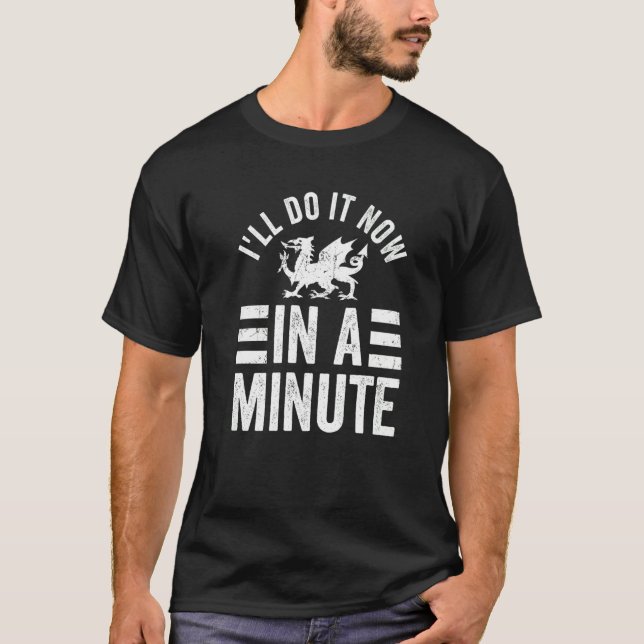Wales I'll Do It Now In A Minute Welsh Dragon Phra T-Shirt (Front)