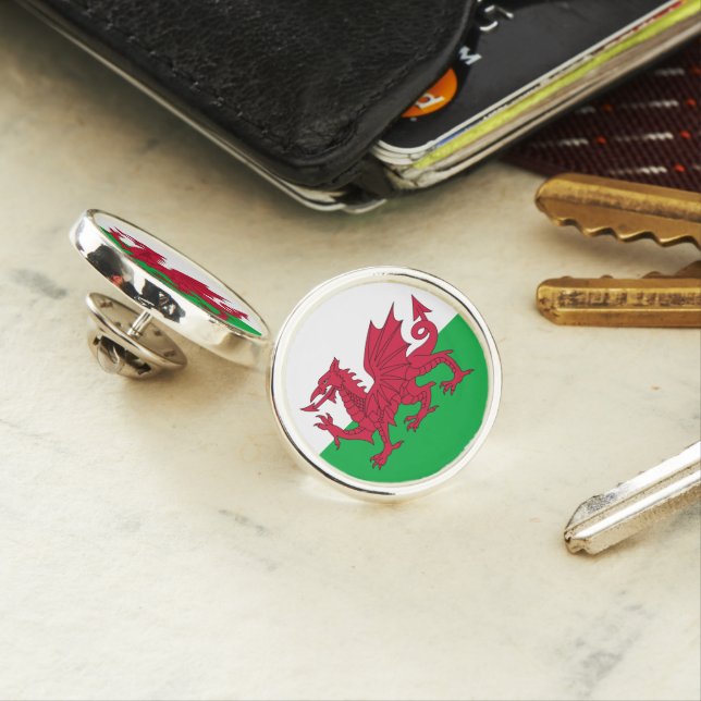 Wales & Welsh Coat of Arms, Flag Cymru / business Lapel Pin (In Situ)
