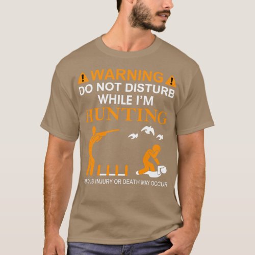 WARNING DO NO DISURB WHILE I M HUNING SERIOUS  T_Shirt