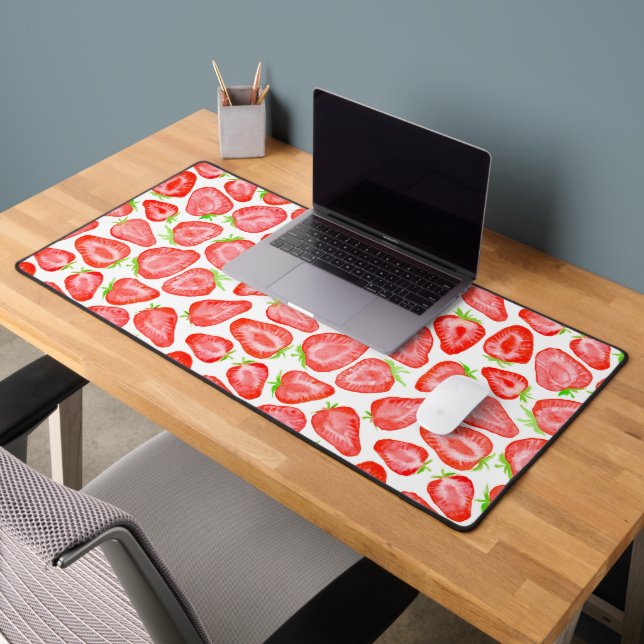 Watercolor strawberry slices pattern desk mat (Office 2)