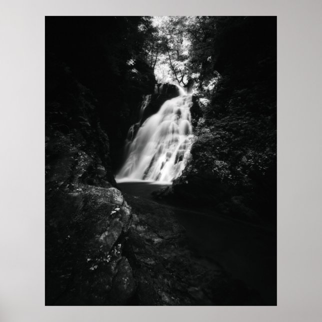Waterfall Šum in black and white Poster (Front)
