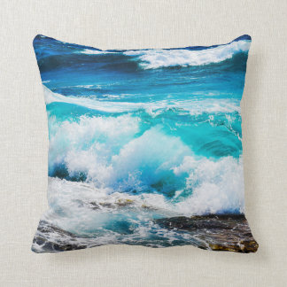 Wave on the rocks - Throw Pillow