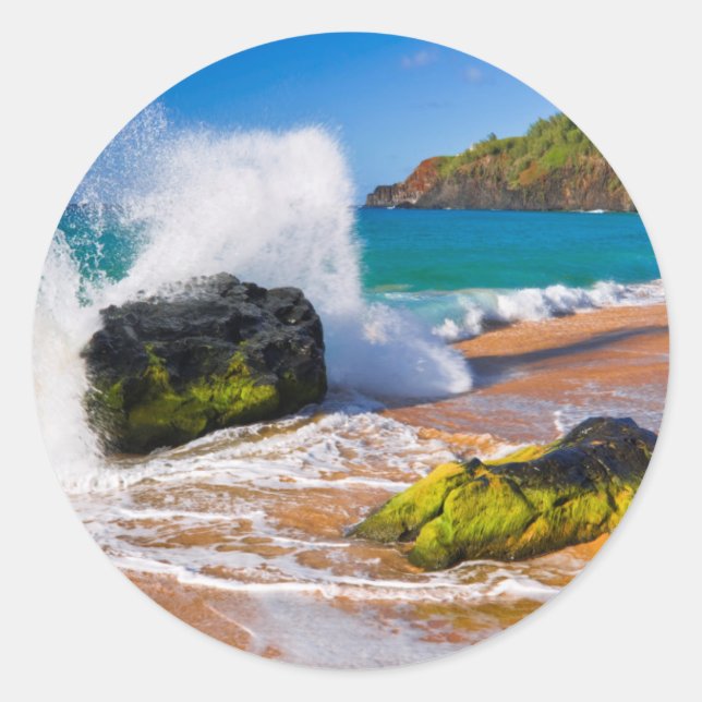 Waves crash on the beach, Hawaii Classic Round Sticker (Front)