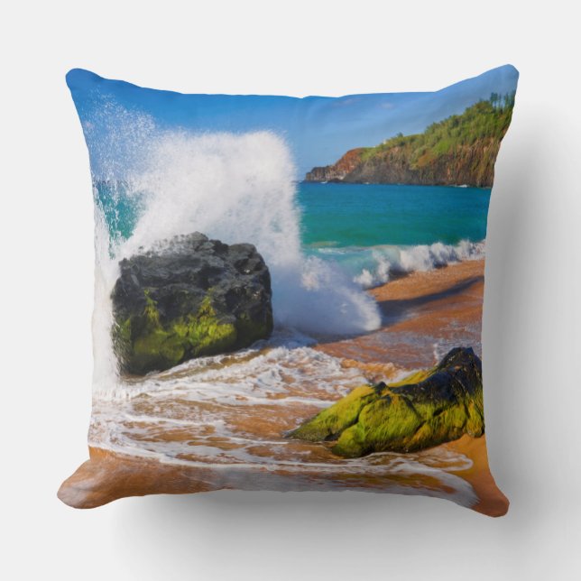 Waves crash on the beach, Hawaii Throw Pillow (Front)