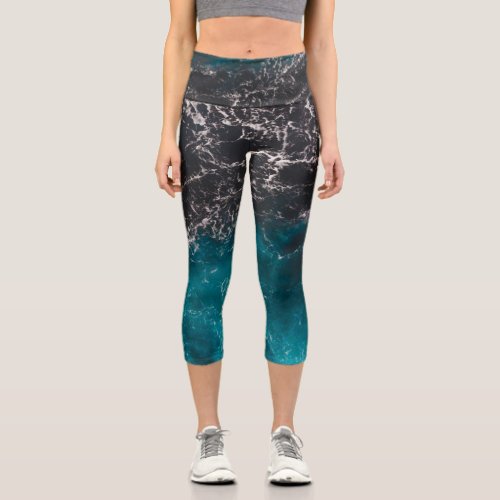 Wavy foamy blue black ombre sea water capri leggings