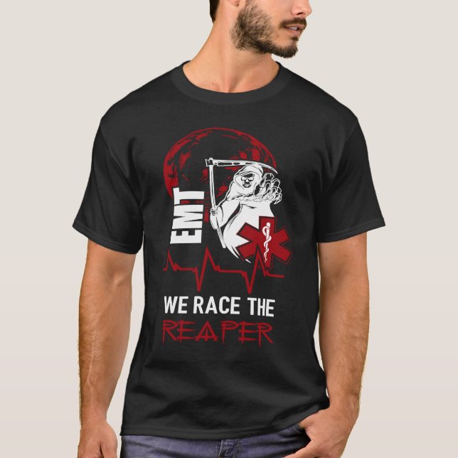 We Race the Reaper  I EMT EMS Firefigher Parametri T-Shirt (Front)