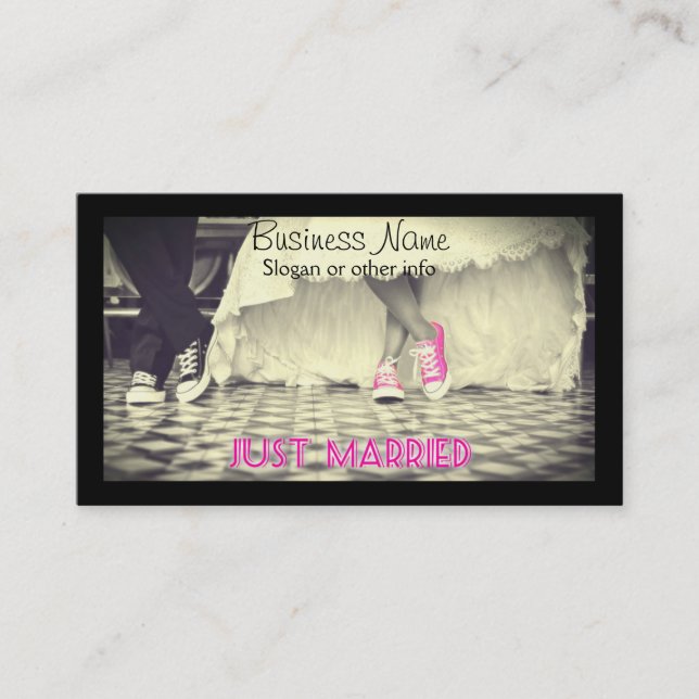 Wedding Couple in a Retro Style Fifties Diner Business Card (Front)