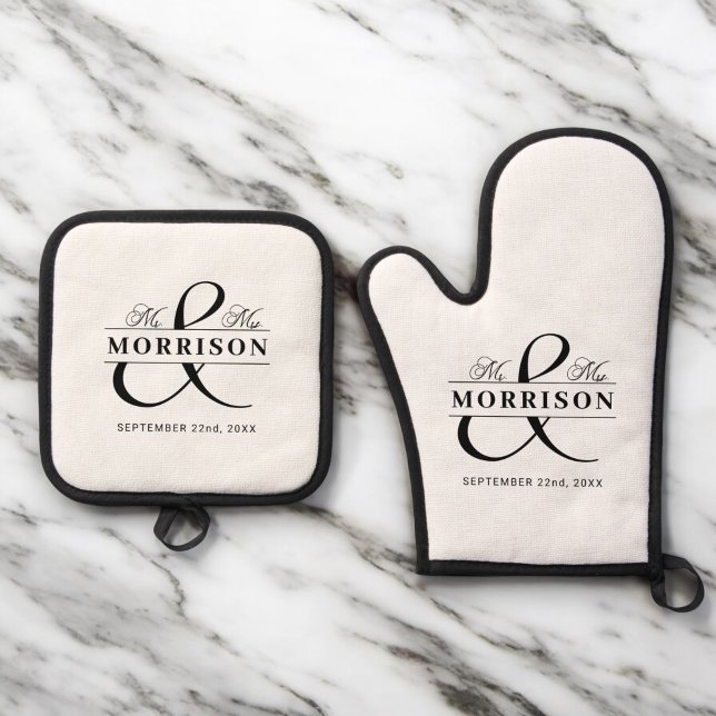 Wedding Favor Mr Mrs Black White Oven Mitt & Pot Holder Set (Creator Uploaded)