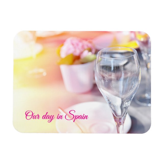 Wedding table under warm sunlight magnet (Horizontal)