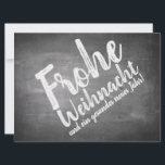 Weihnachtsgrüße auf der Kreidetafel<br><div class="desc">Weihnachtsgrüße in Kreidetafeloptik
Die Grußkarte auf Schieferoptik ziert ein typografisches Design in Kreideoptik. Der Text auf der Vorderseite ist in Deutsch,  Englisch und Spanisch verfügbar. Der zweite Text kann an die individuellen Bedürfnisse angepasst werden.</div>