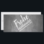 Weihnachtsgrüße auf der Kreidetafel<br><div class="desc">Weihnachtsgrüße in Kreidetafeloptik
Die Grußkarte auf Schieferoptik ziert ein typografisches Design in Kreideoptik. Der Text auf der Vorderseite ist in Deutsch,  Englisch und Spanisch verfügbar. Der zweite Text kann an die individuellen Bedürfnisse angepasst werden.</div>