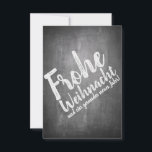 Weihnachtsgrüße auf der Kreidetafel<br><div class="desc">Weihnachtsgrüße in Kreidetafeloptik
Die Grußkarte auf Schieferoptik ziert ein typografisches Design in Kreideoptik. Der Text auf der Vorderseite ist in Deutsch,  Englisch und Spanisch verfügbar. Der zweite Text kann an die individuellen Bedürfnisse angepasst werden.</div>
