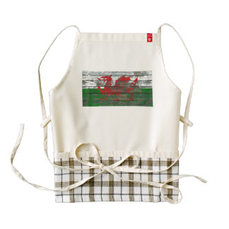 Welsh Flag on Rough Wood Boards Effect Zazzle HEART Apron