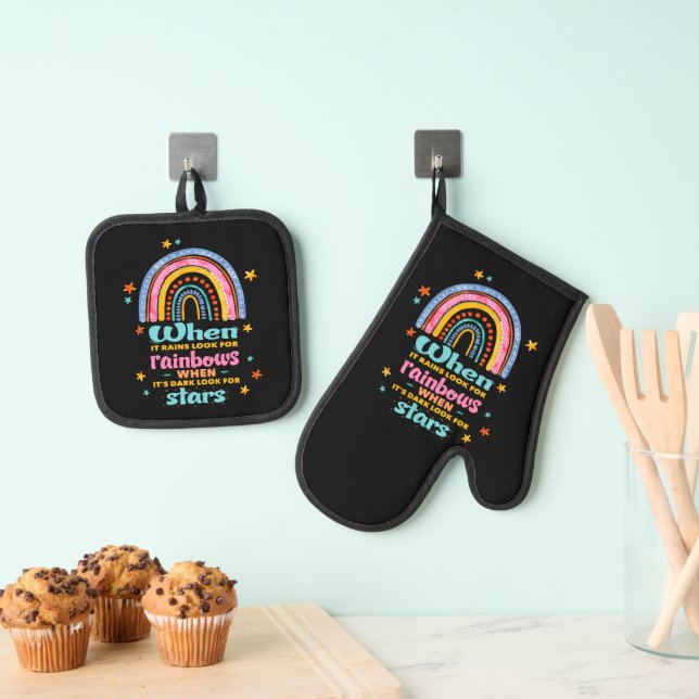 When It Rains Look For Rainbows Oven Mitt & Pot Holder Set (Insitu(Hanging))