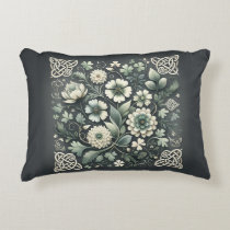 Whispered Clover Knotwork Garden